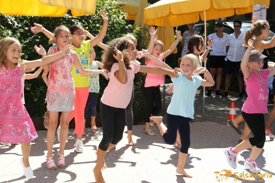 Salsalegria-Kinder-Tanzen-Zumba-Kids-August-2016-Sommerfest-Hottingen-011.jpg