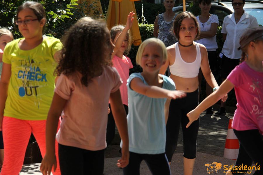Salsalegria-Kinder-Tanzen-Zumba-Kids-August-2016-Sommerfest-Hottingen-015.jpg